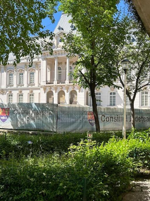 Alea Central Studio Art Museum Craiova Bagian luar foto